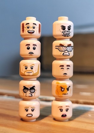 Lott med Minifigurhoder 10 stykk